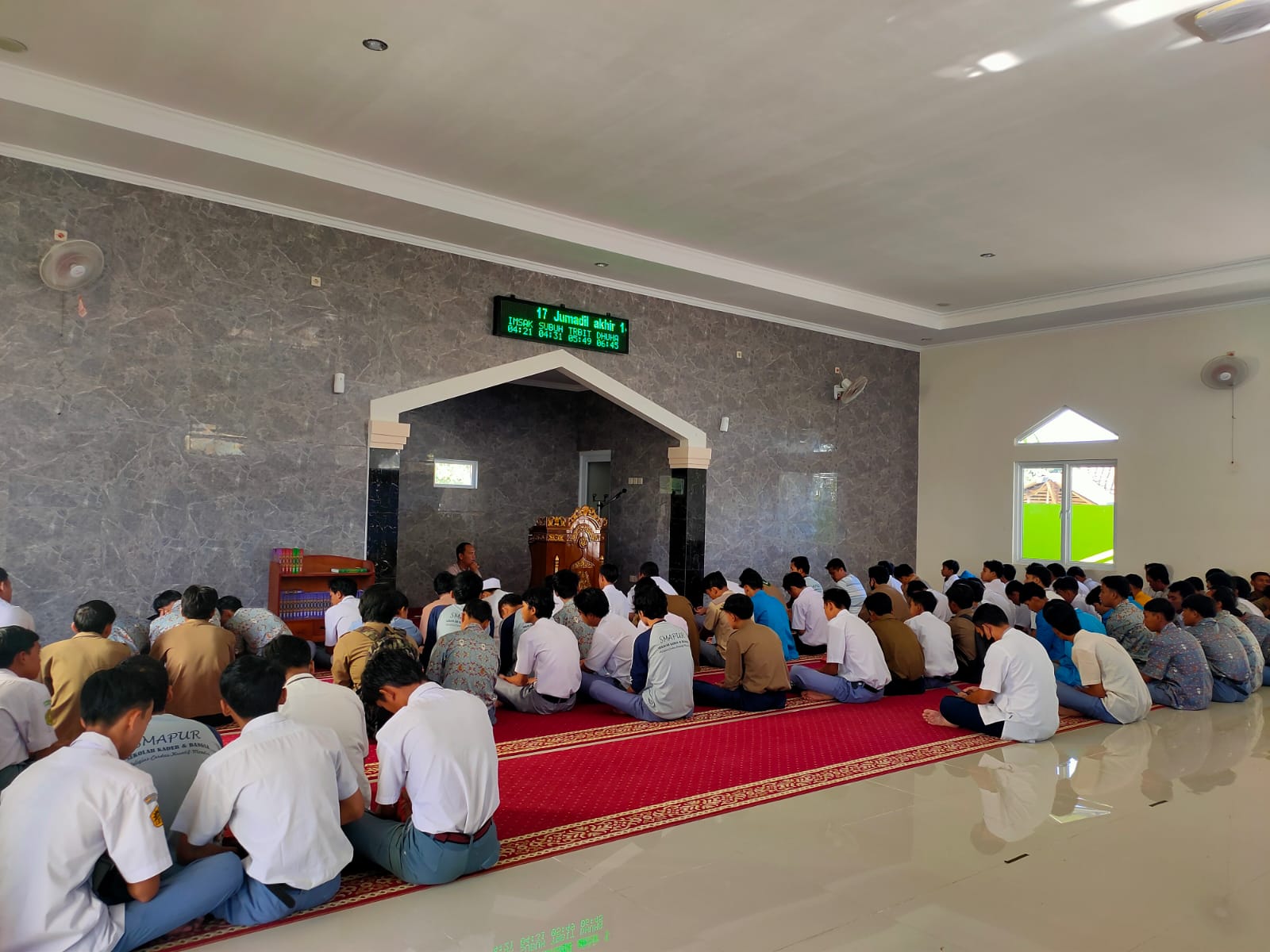 Ikhtiar Tumbuhkan Karakter Dan Mental Siswa Lewat Shalat Dhuha Bersama